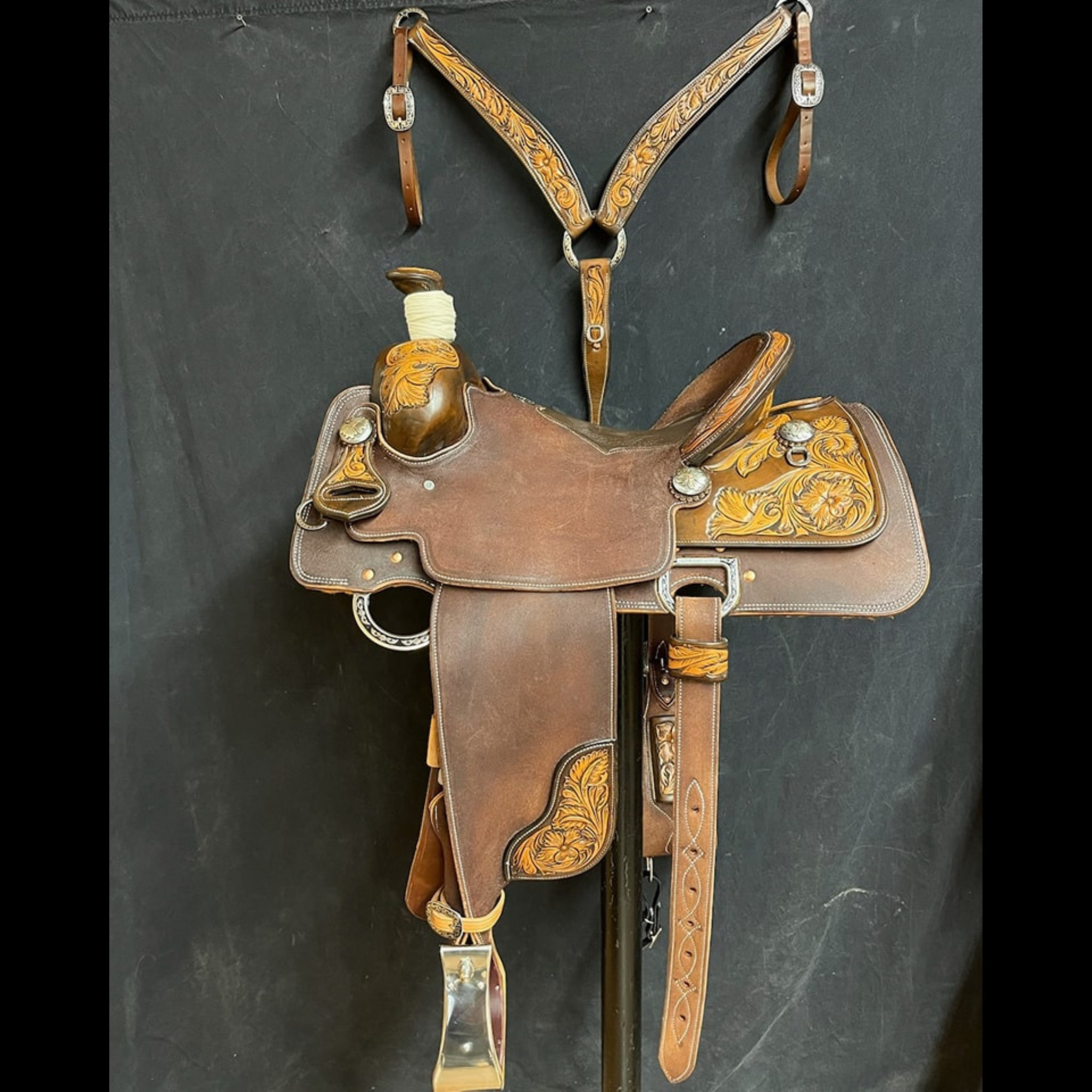 2023 NFR | Saddle #5 ($5395; $500 deposit)