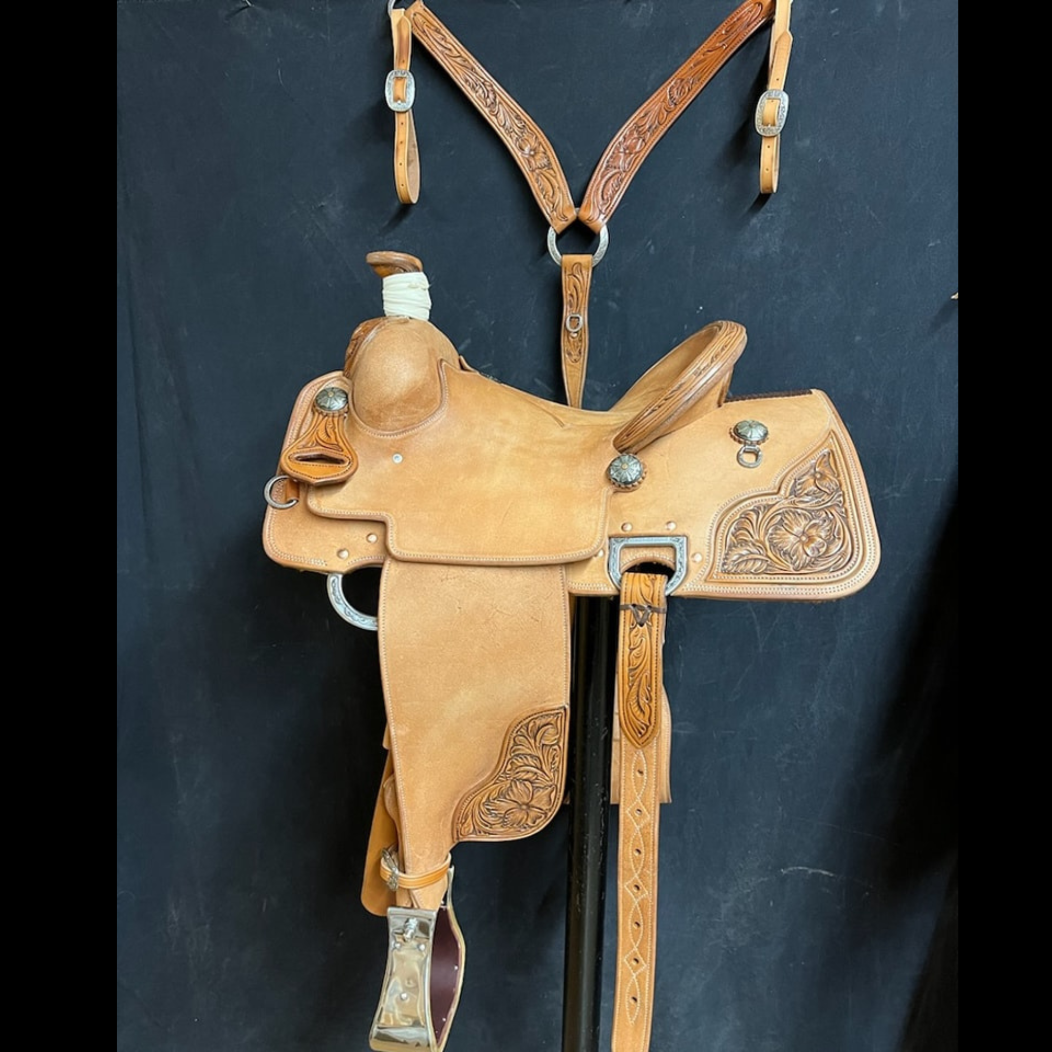 2023 NFR | Saddle #9 ($5295; $500 deposit)